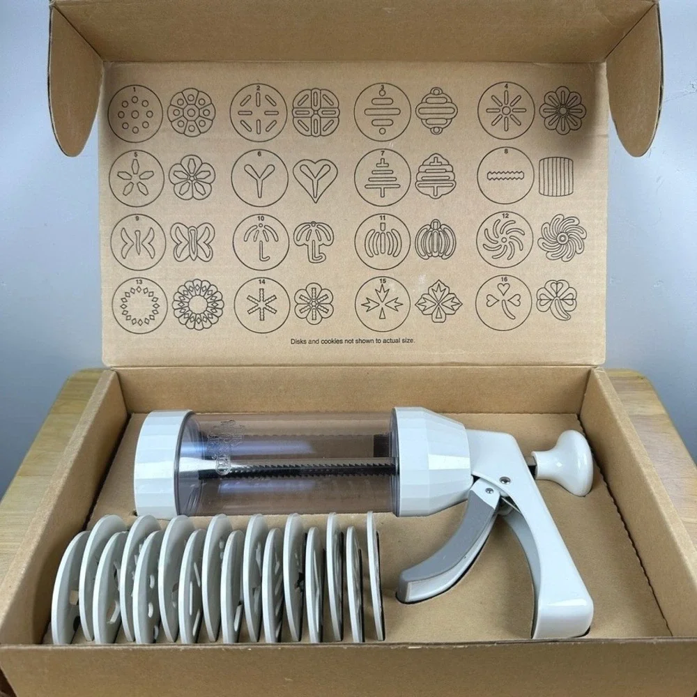 The Pampered Chef Cookie Press #1525 Retired 16 Discs Family Holiday Baking Kids